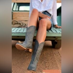 Vintage grey phoenix embroidered stitched cowgirl boots with wooden heel, size 7